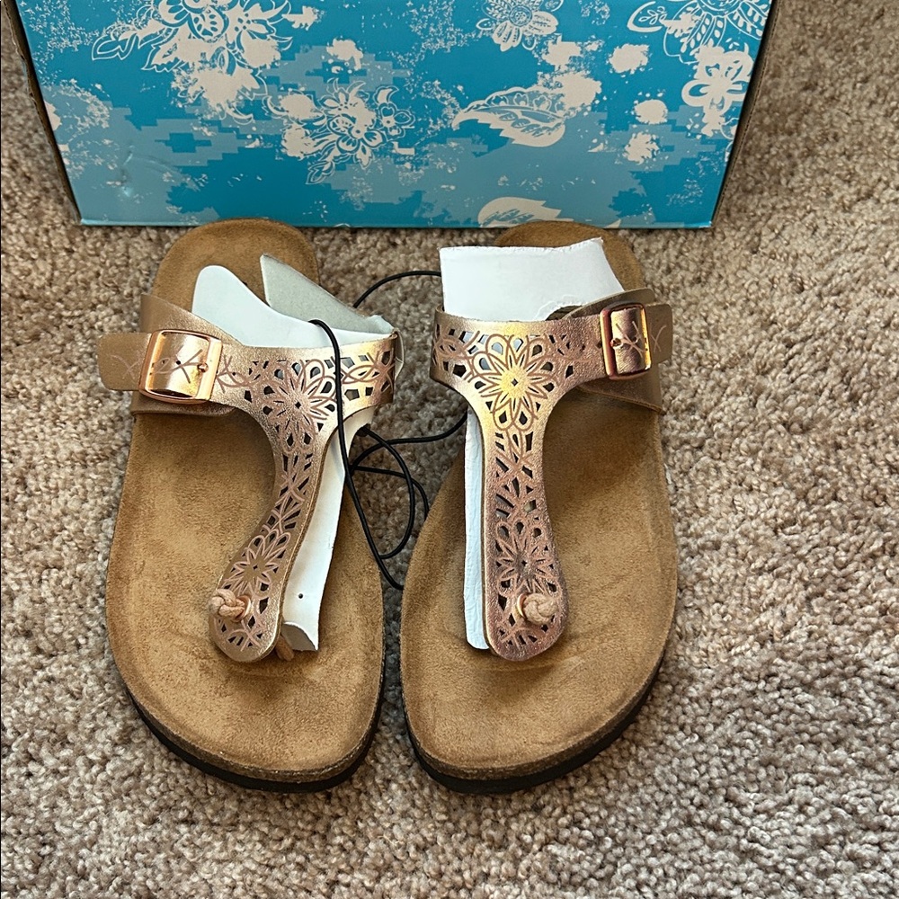 Arizona Jean Company Women's Sandals in Metallic Rose